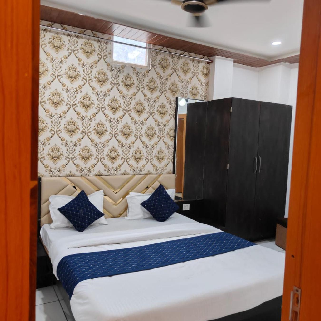 Rk Hotel & Restaurant Dewas Exterior photo