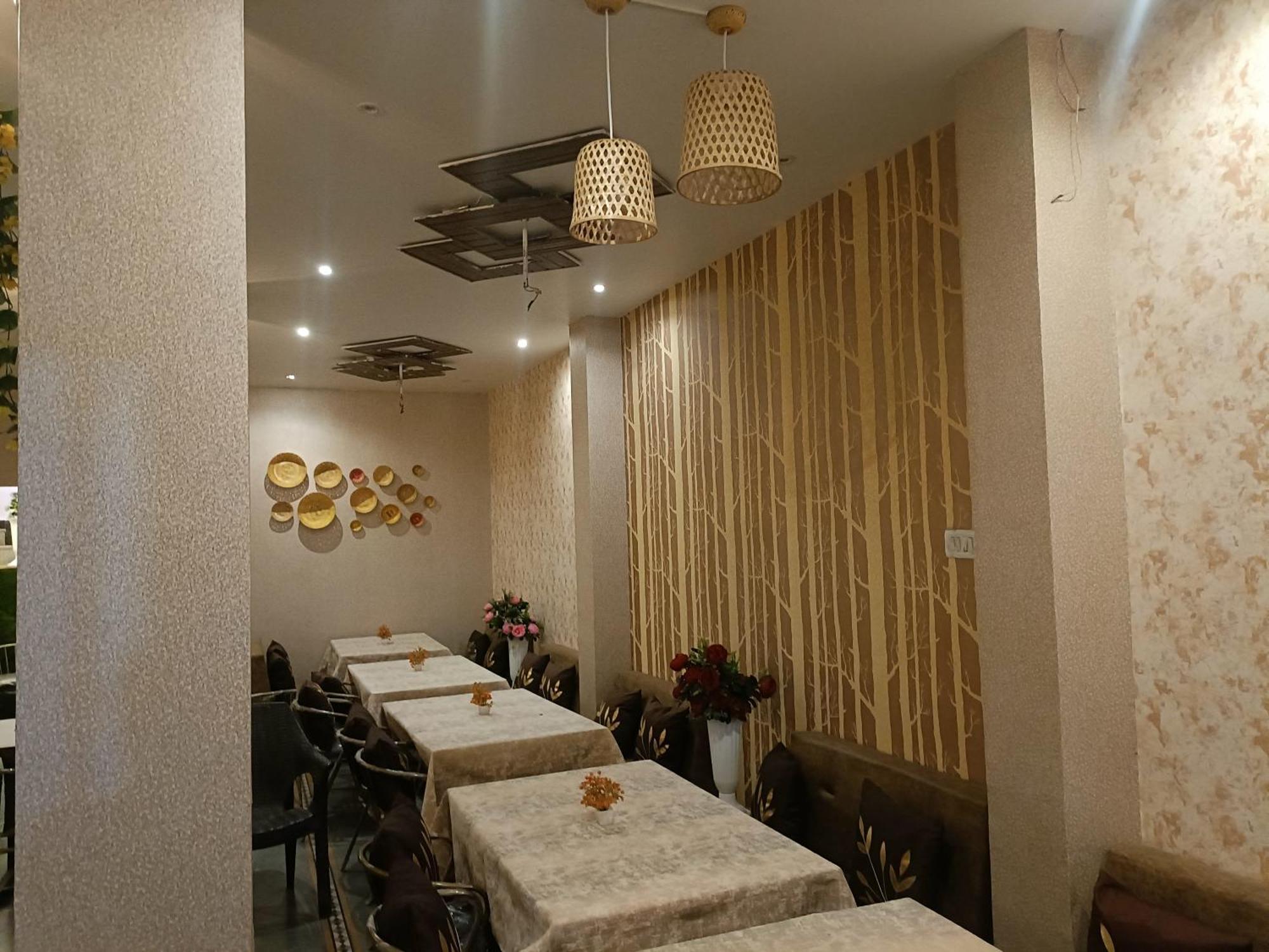 Rk Hotel & Restaurant Dewas Exterior photo